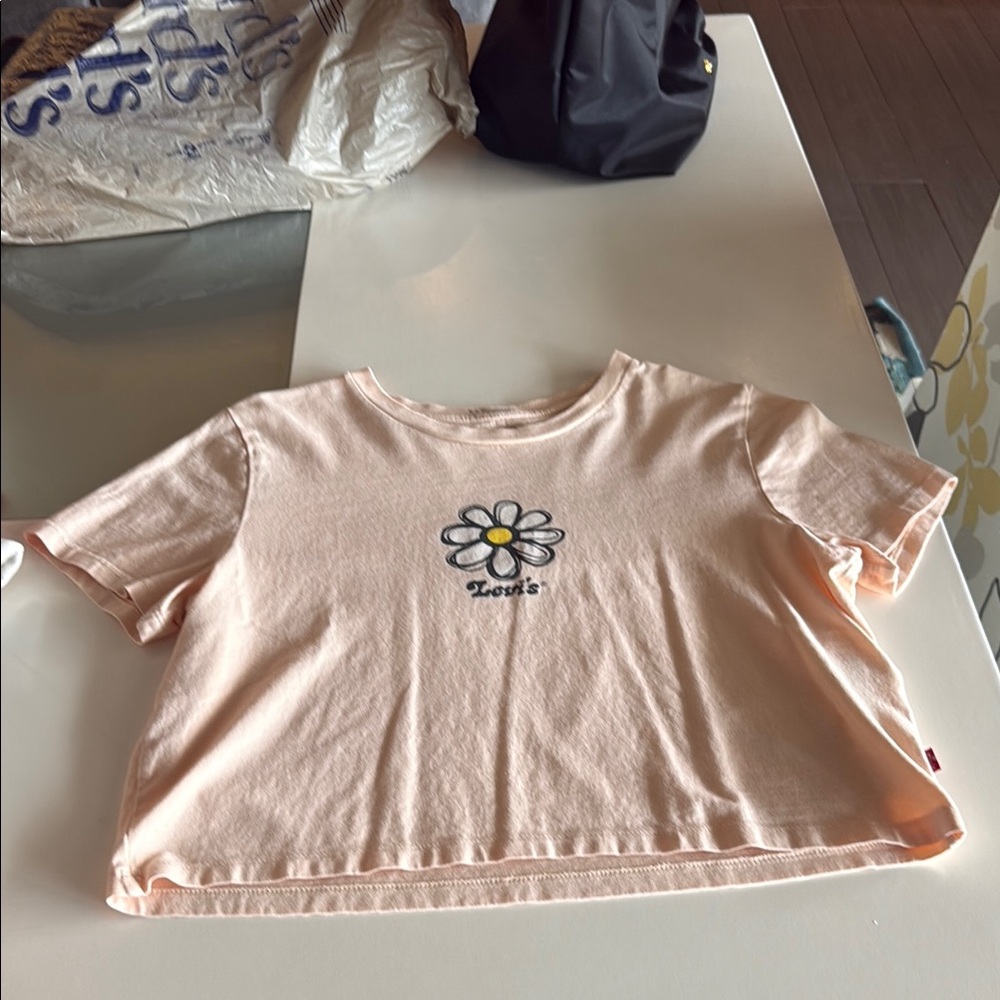 Levi's Cream Short Sleeve Tee Casual Comfort